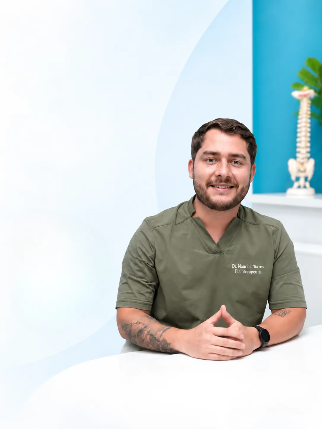 Dr. Maurício Torres durante atendimento